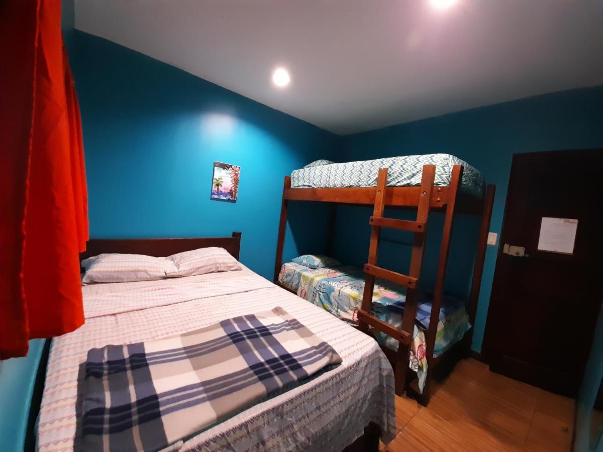 Coral Reef Surf Hostel And Camp Tamarindo Ngoại thất bức ảnh