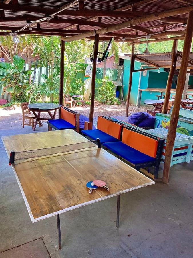 Coral Reef Surf Hostel And Camp Tamarindo Ngoại thất bức ảnh
