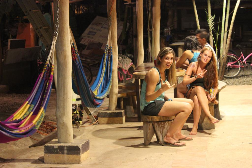 Coral Reef Surf Hostel And Camp Tamarindo Phòng bức ảnh