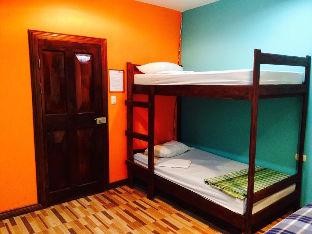 Coral Reef Surf Hostel And Camp Tamarindo Phòng bức ảnh