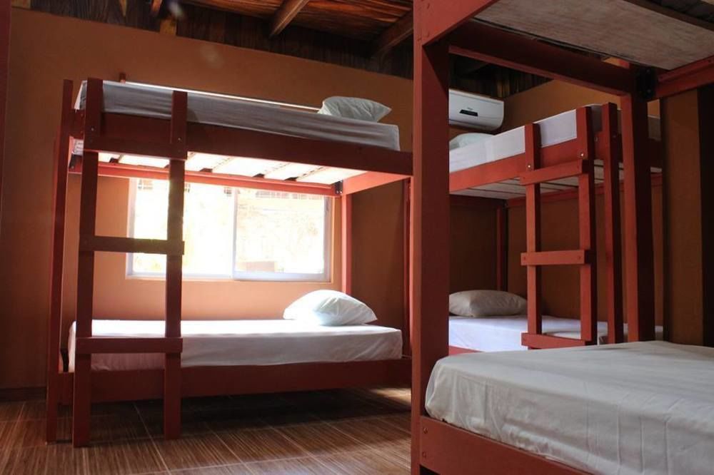 Coral Reef Surf Hostel And Camp Tamarindo Ngoại thất bức ảnh