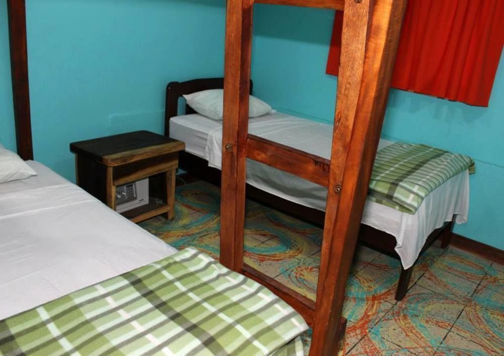 Coral Reef Surf Hostel And Camp Tamarindo Ngoại thất bức ảnh
